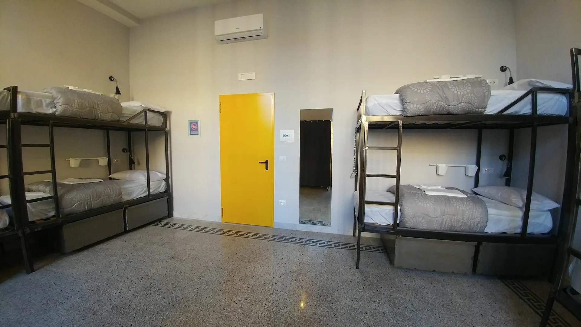 Ostello Bello Napoli אכסניה
